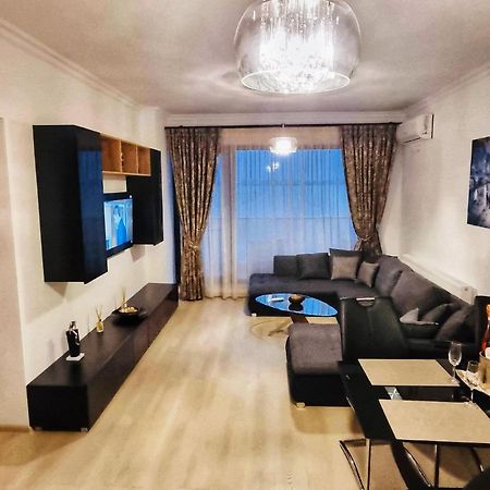 Deluxe Lake View Mamaia Exterior photo