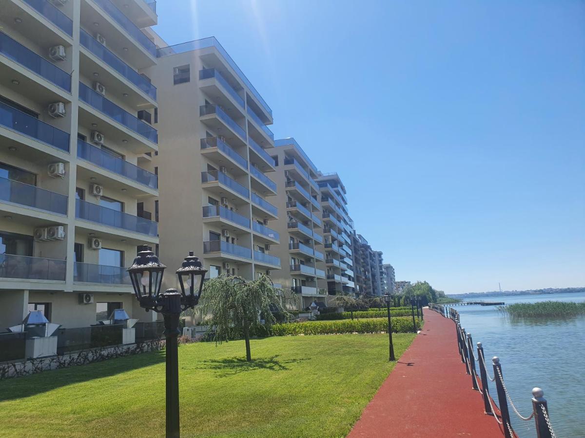 Deluxe Lake View Mamaia Exterior photo