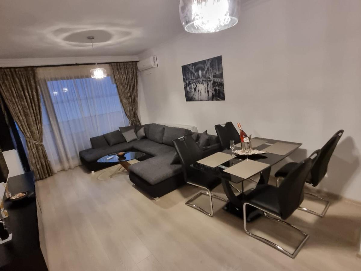Deluxe Lake View Mamaia Exterior photo